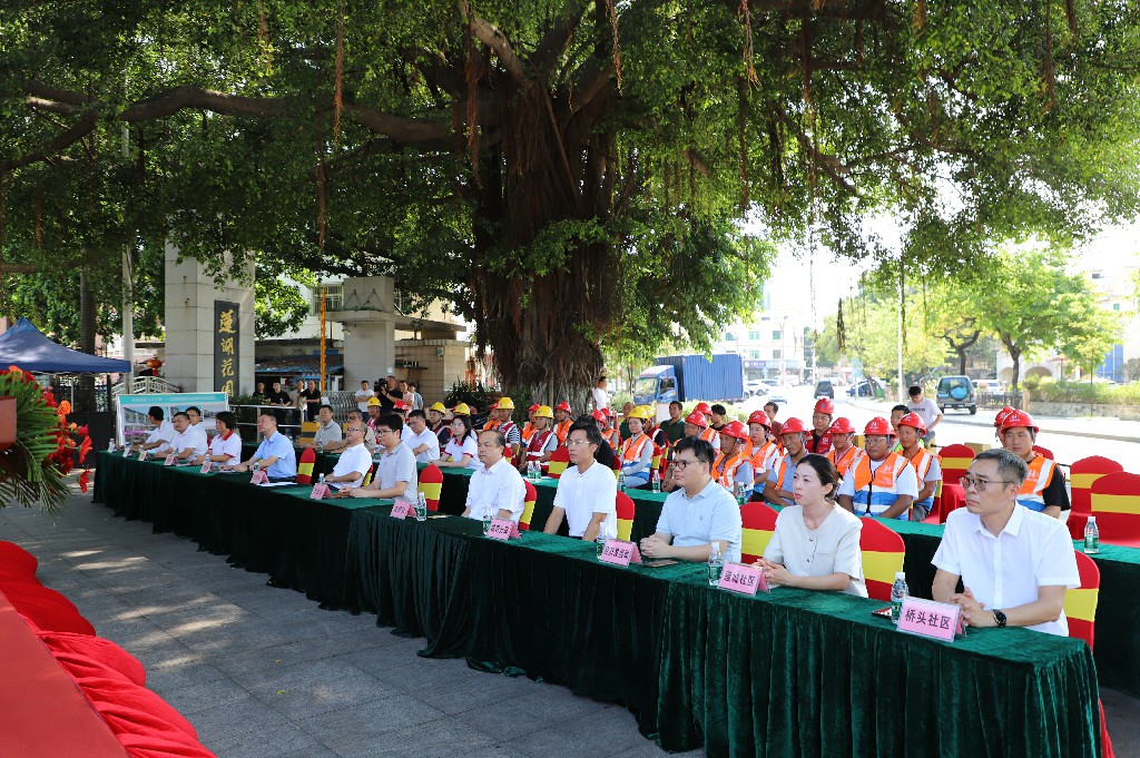 攜手央企，共繪“百千萬工程”新畫卷 | 東莞建工集團助力橋頭鎮(zhèn)工業(yè)路房屋外立面提升樣板項目開工儀式圓滿舉行(圖1)